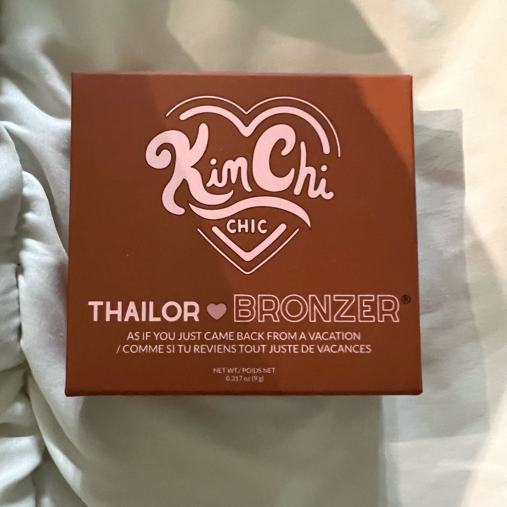 NIB KIMCHI CHIC BEAUTY THAILOR BRONZER